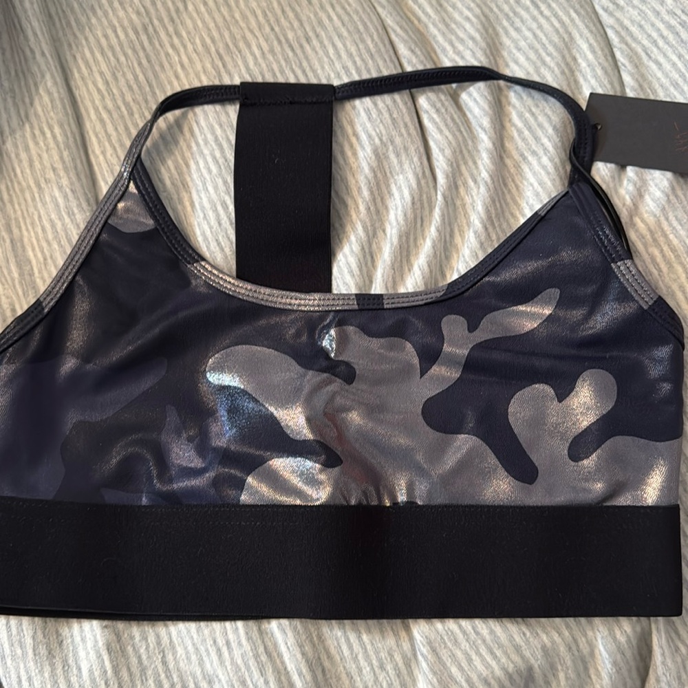 Noli sports bra
Tag on
Size M
BLUE camp/shimmer